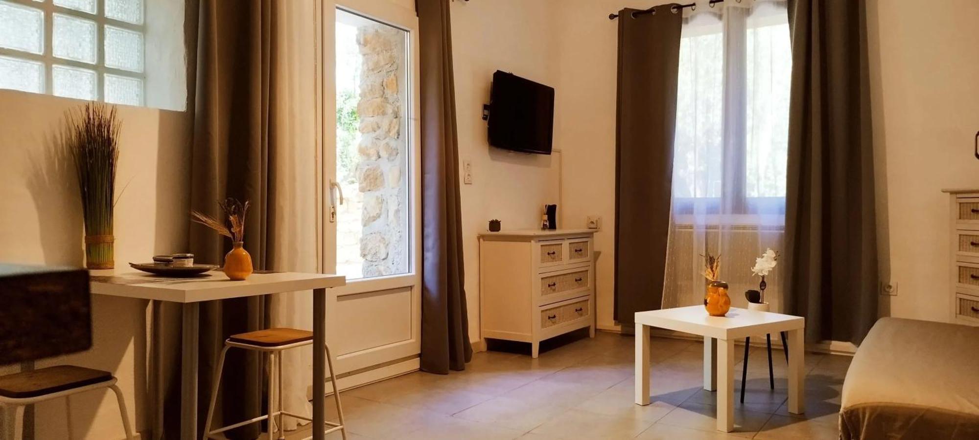 Studio Charmant Dans Un Ancien Moulin Pres D'Orange 30 M² Piscine מראה חיצוני תמונה